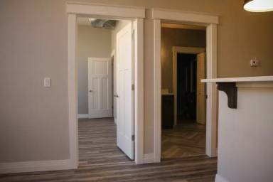 Main picture of 218 E 7th St
