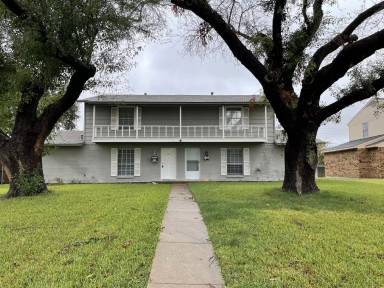 Main picture of 713 Royal Crest Dr