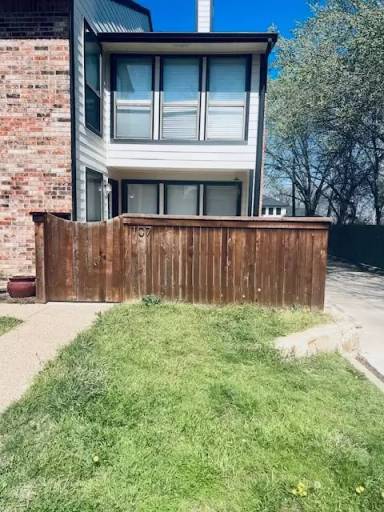 Main picture of 714 E Wall St