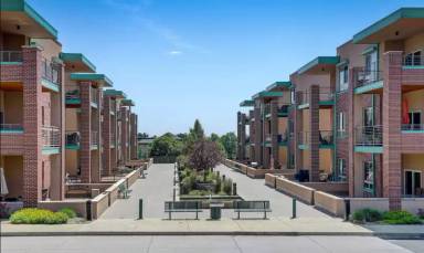 Main picture of 1053 W Century Dr