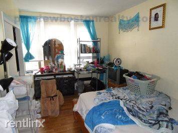 Main picture of 1706 Commonwealth Ave