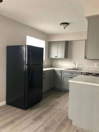 Main picture of 40 E Fir St
