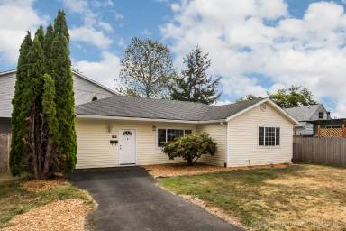 Main picture of 2044 Cowlitz St