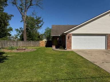 Main picture of 910 NW A St