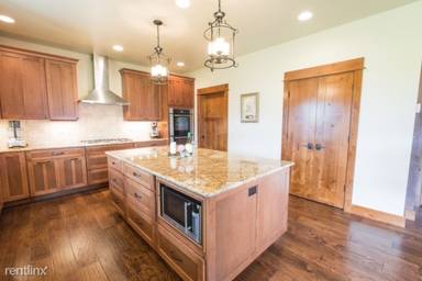 Main picture of 72 Hyalite Ranch Ln