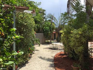 Main picture of 1020 NE 17th Way