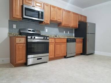 Main picture of 24 Seaver St