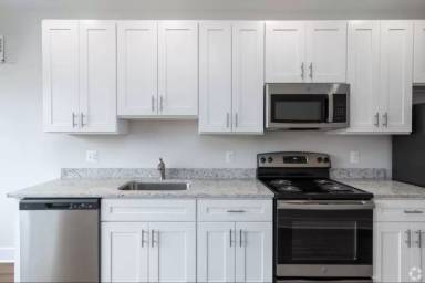 Main picture of 319 W Franklin St