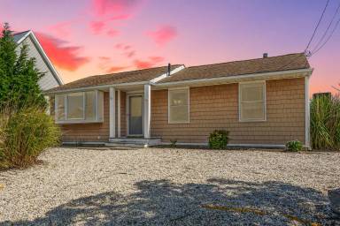 Main picture of 127 E Potomac Dr