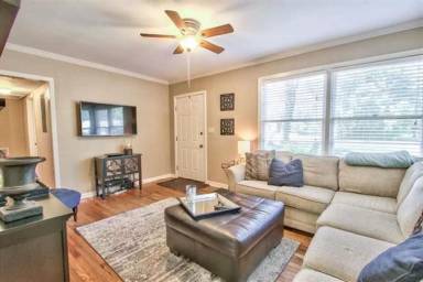 Main picture of 1603 Carruthers St
