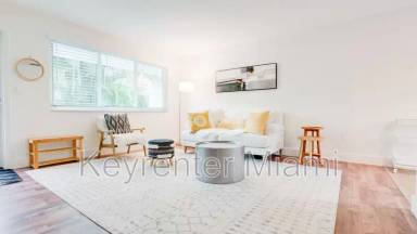 Main picture of 526 NE 69th St