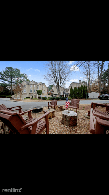 Main picture of 2540 Oakwood Way SE