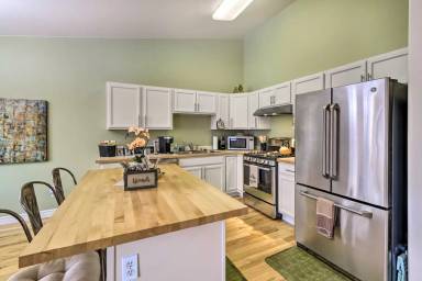 Main picture of 2432 Glacier St