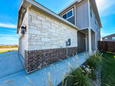 Main picture of 736 Blackland Dr