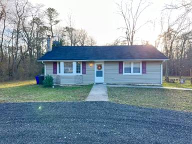 Main picture of 410 Lakehurst Rd