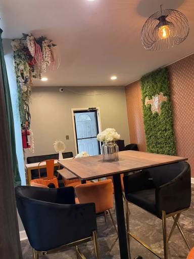 Main picture of 190 W Lehigh Ave