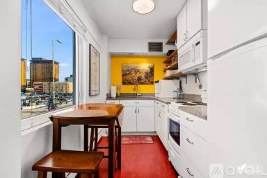 Main picture of 1110 W 6th Ave