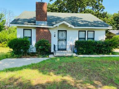 Main picture of 605 Oak Park Dr