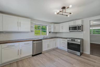 Main picture of 8624 Walnut Springs Ln