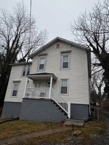 Main picture of 103 Tucker St