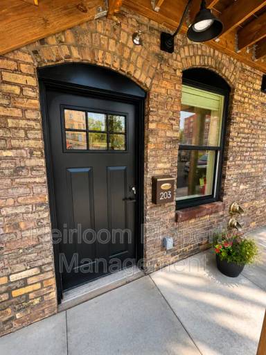 Main picture of 627 E 4th St