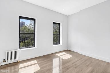 Main picture of 411 E 114th St