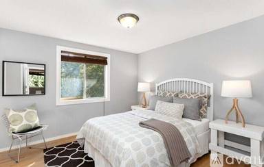 Main picture of 301 W Raye St