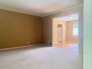 Main picture of 323 Auburn Dr