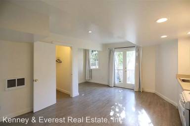 Main picture of 3129A Gough St