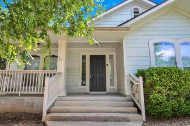 Main picture of 210 Lollipop Ln