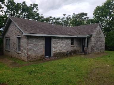 Main picture of 2600 S 16th St