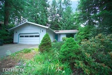 Main picture of 2724 Langridge Loop NW