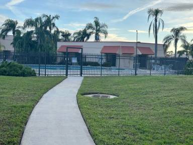 Main picture of 2013 NE Collins Cir