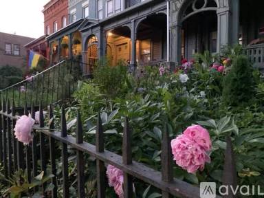 Main picture of 67 1st St