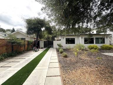 Main picture of 749 Menlo Oaks Dr