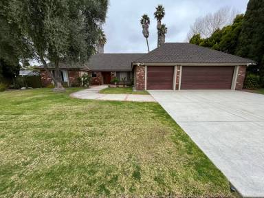 Main picture of 681 Woodbridge Ct