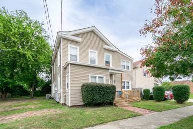 Main picture of 1526 W 40th St