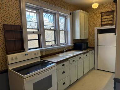 Main picture of 414 N Benton Ave