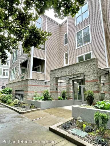 Main picture of 205 S Montgomery St