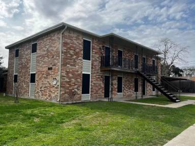 Main picture of 905 Simpson Rd
