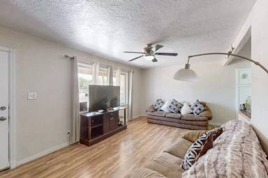 Main picture of 5700 Euclid Ave NE