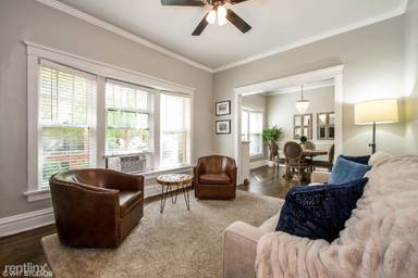Main picture of 520 W Wrightwood Ave