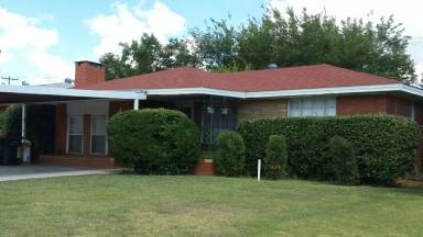 Main picture of 2621 SW 52nd St
