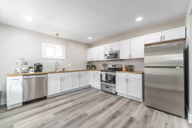 Main picture of 537 N Sheffield Ave