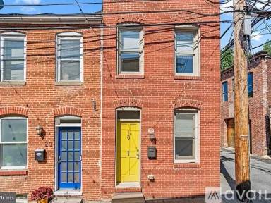 Main picture of 18 S Madeira St