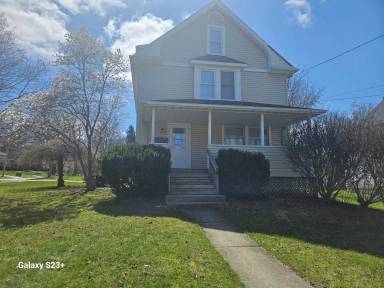 Main picture of 230 E Summit St