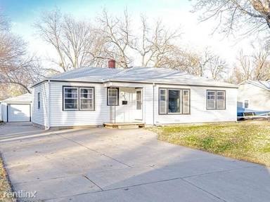 Main picture of 2814 E Clover Ln