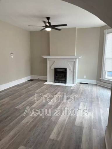 Main picture of 404 E 8th St