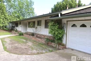 Main picture of 10359 Madrid Way