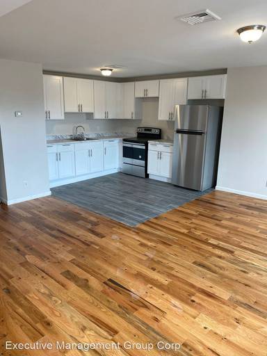 Main picture of 162 Broadway